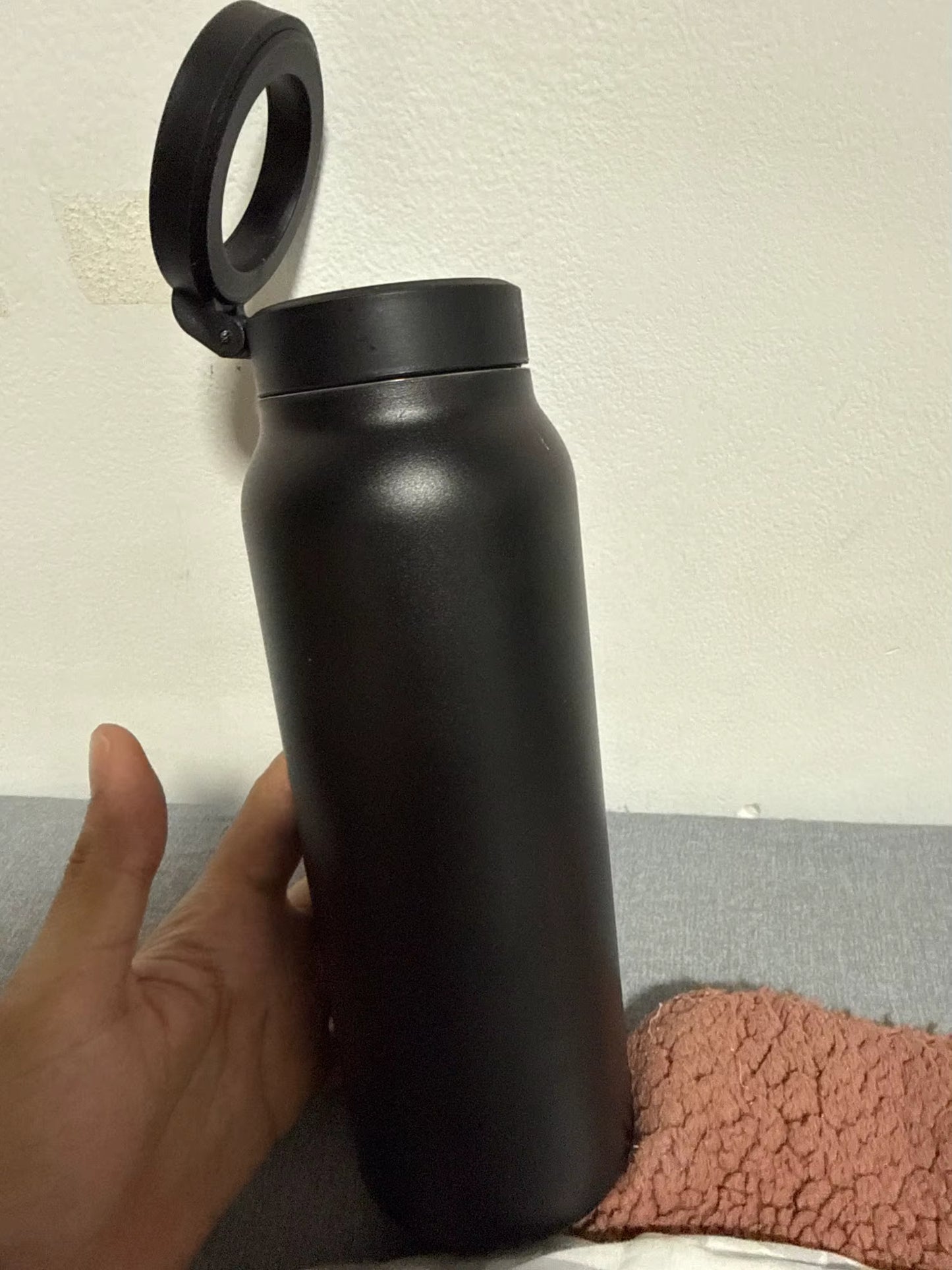 Water Mug With Magnetic Phone Holder